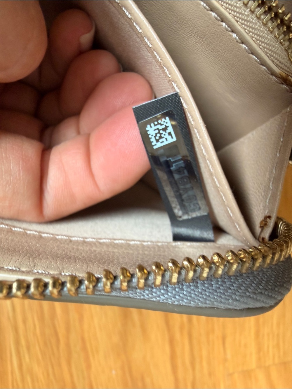 Chloé Marcie Cashmere Gray Pebbled Leather Zip Wallet with Gold Accents - Picture 8 of 11